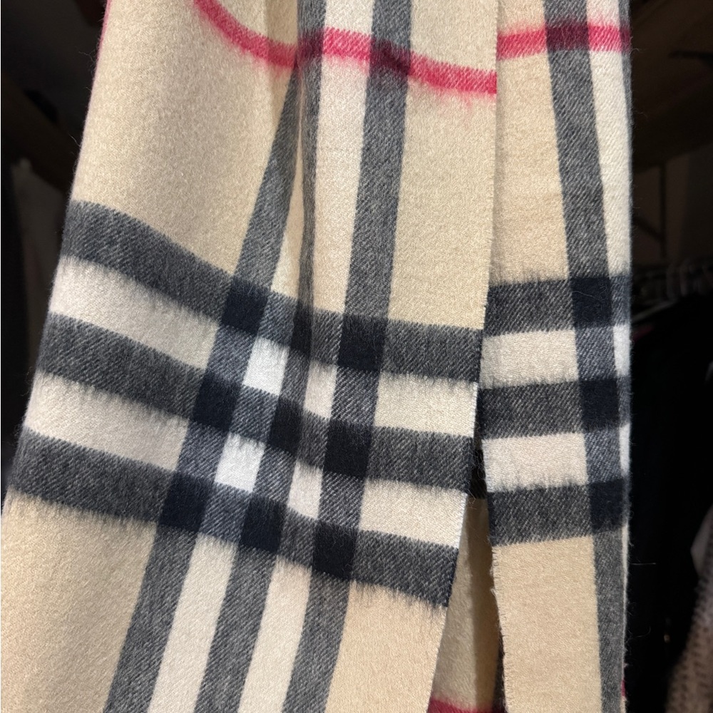 Burberry The Classic Giant Check Cashmere Scarf Archive Beige - Picture 3 of 8